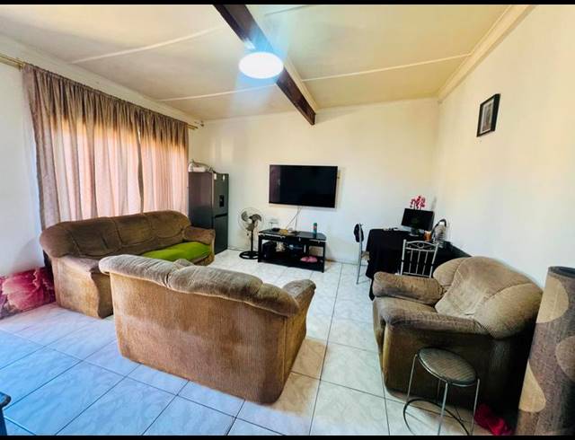 3 BEDROOM HOUSE FOR SALE IN NEWLANDS WEST